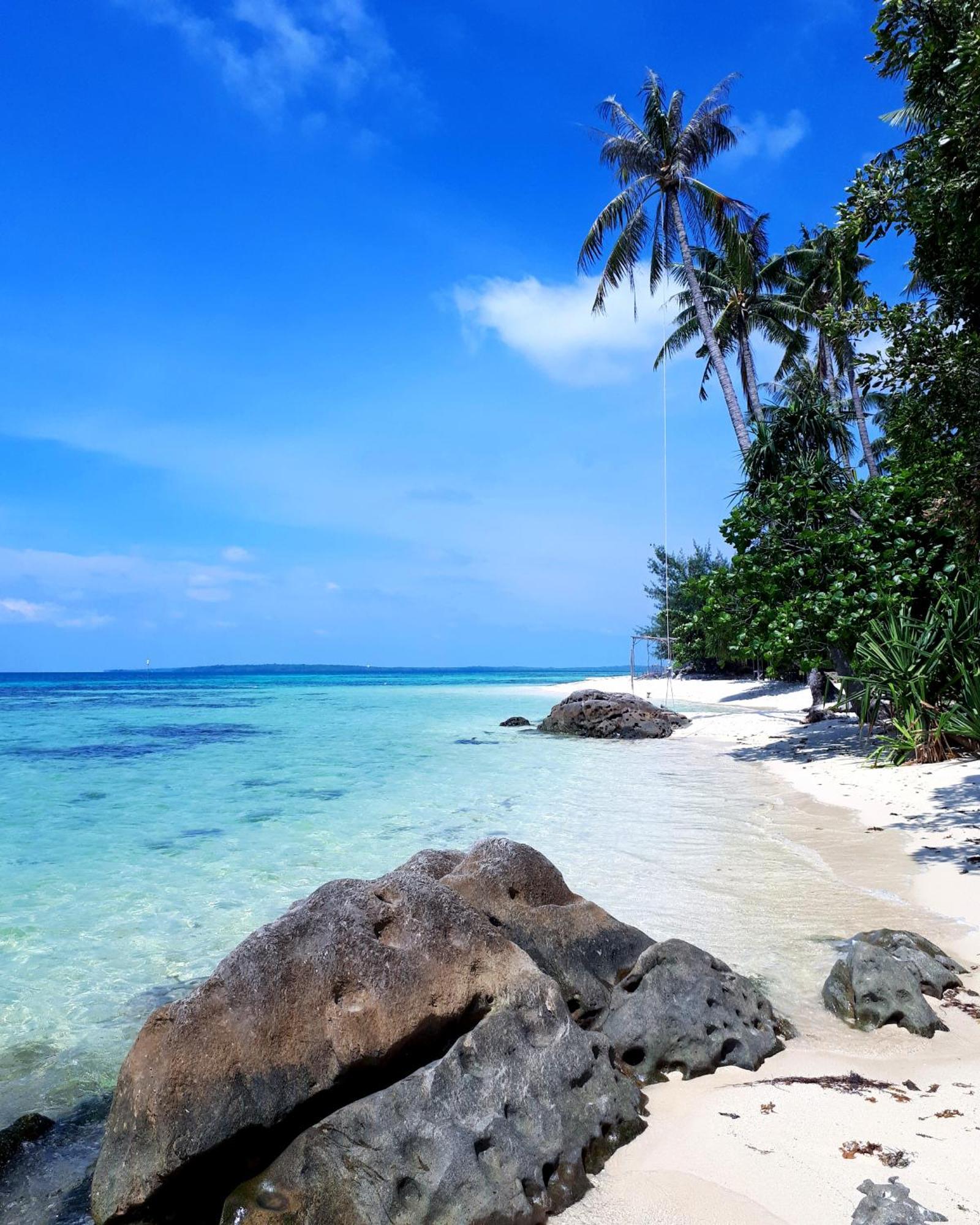 L'Isola Che... Bed & Breakfast Karimunjawa Exterior photo